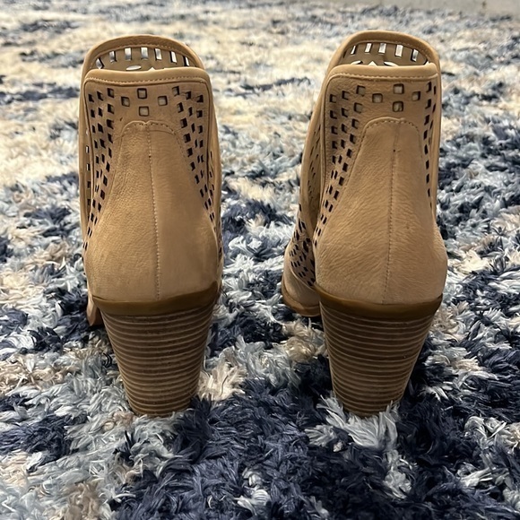 Jessica Simpson Women's Cherrell Ankle Bootie, tan‎ 9.5 - Picture 5 of 10